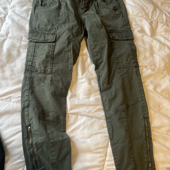 Adorable green cargo pants - Picture 2 of 4